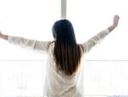 Tips Kesehatan Harian Agar Tubuh Tetap Bugar Tanpa Mengonsumsi Obat Kimia Berlebihan